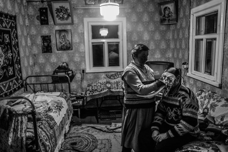 © Kuba Kaminski - Whisperer Luba performs a curing in Lelikow village, Belarus