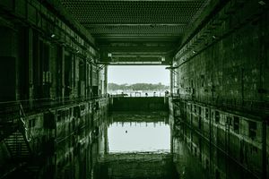 Geometric Constraints: Light as a Captive of Form