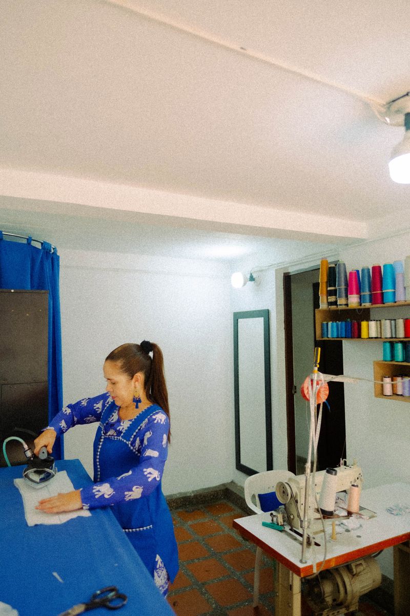 © Sara Shewfelt - "Rosita's Sastreria." Medellín, Colombia. 2021.