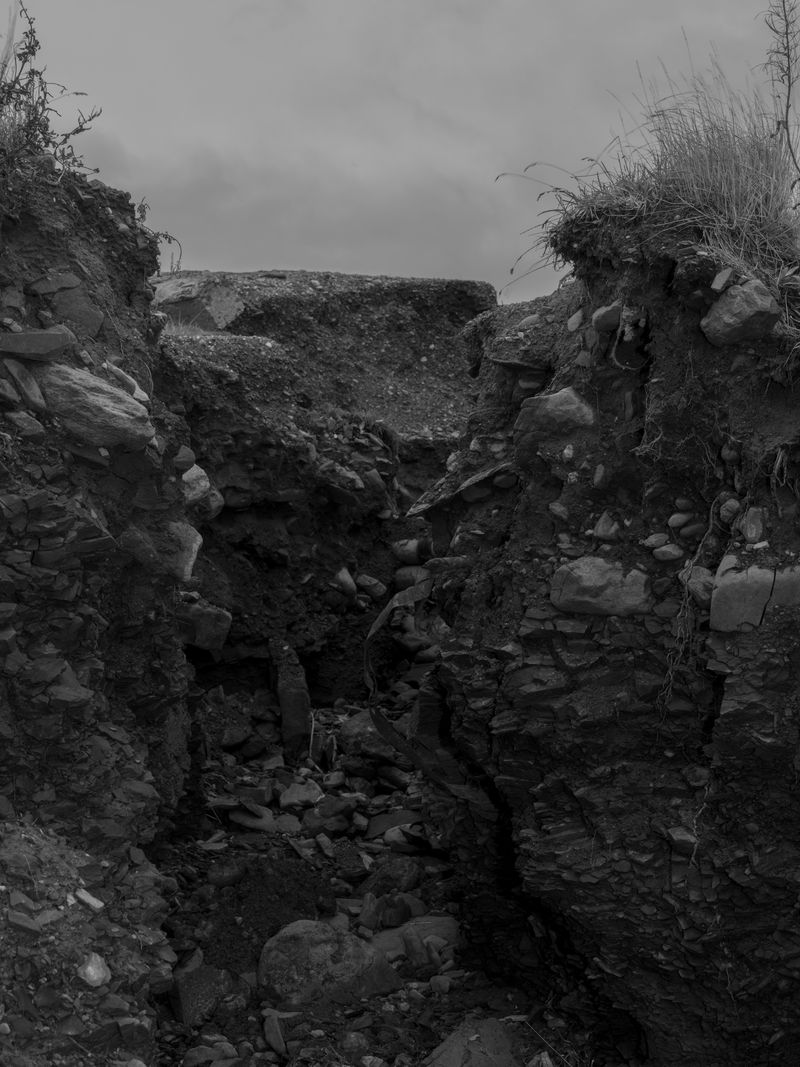 © Katya Selezneva - Groundwater erodes the soil, exposing the rock