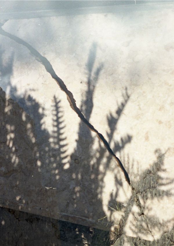 © Maya Valencia - Image from the Elegía para una casa photography project
