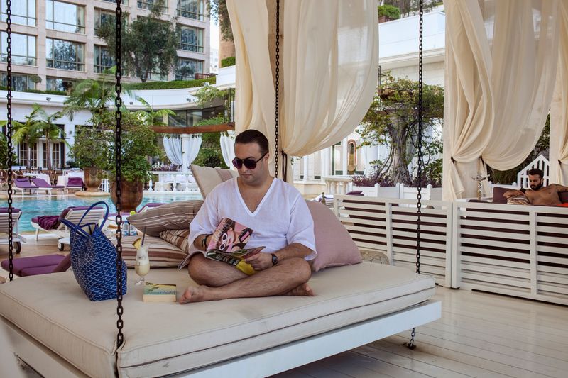 © Anna Bosch - Rani Zakhem likes to spend his time off in the pool of the Hotel Phoenicia