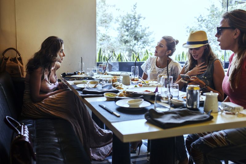 © Anna Bosch - Ghina Daouk (left) having lunch with her friends in Downtown Beirut