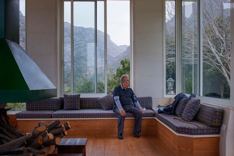© Anna Bosch - Mauricio Torbay in his mountain house, where he and his wife spend the weekends