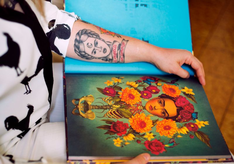 © Alexandra Krantz - The Rooster & The Superwoman The rooster jumped from the shirt of a superwoman who has MS,but MS has not got her.