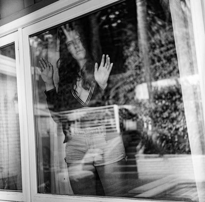 © STEFANIA ROSINI - Image from the LA BEHIND THE DOOR photography project