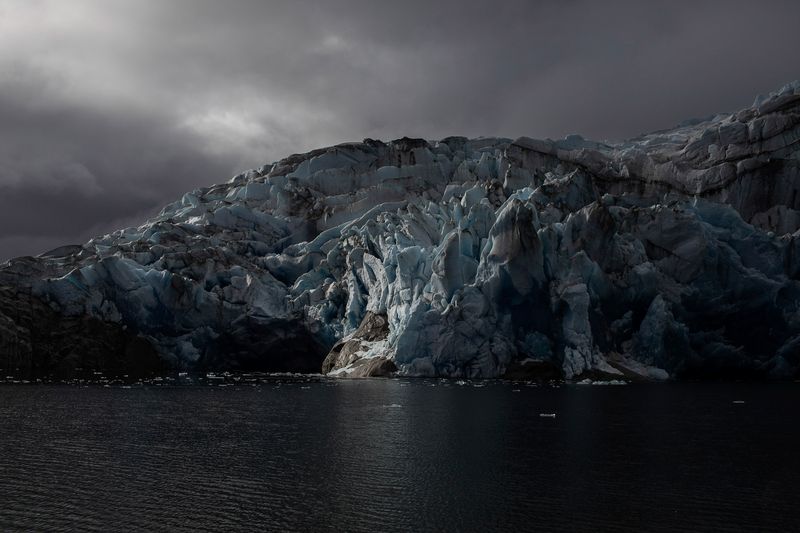 © Nadia Shira Cohen - Image from the Love Boat photography project