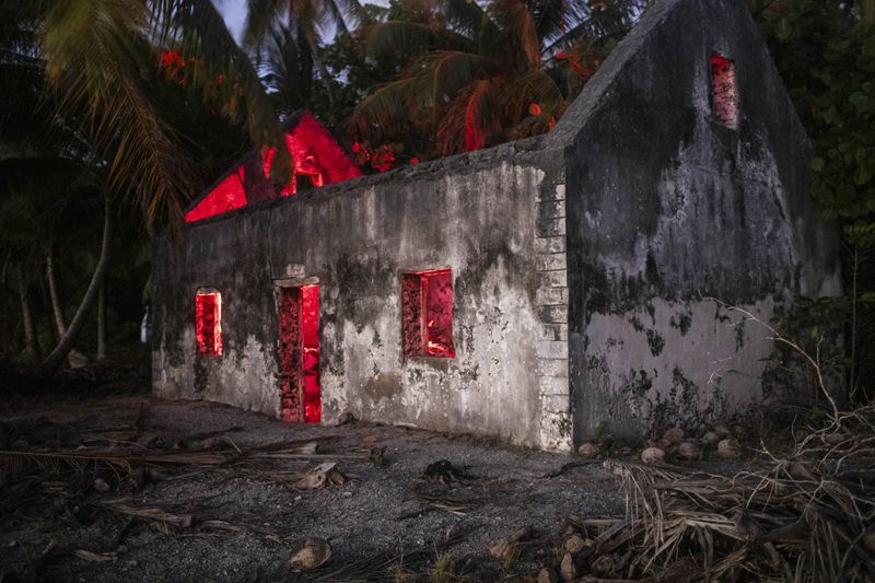 © Nadia Shira Cohen - Image from the Love Boat photography project