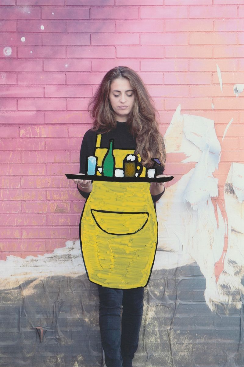 © Ludovica Bastianini - Fabrizia: works as a Barmaid - Graphic designer - Photographer - Waitress - Sales woman