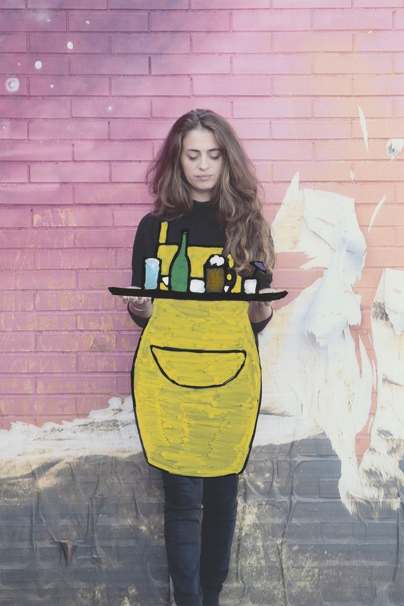 © Ludovica Bastianini - Fabrizia: works as a Barmaid - Graphic designer - Photographer - Waitress - Sales woman