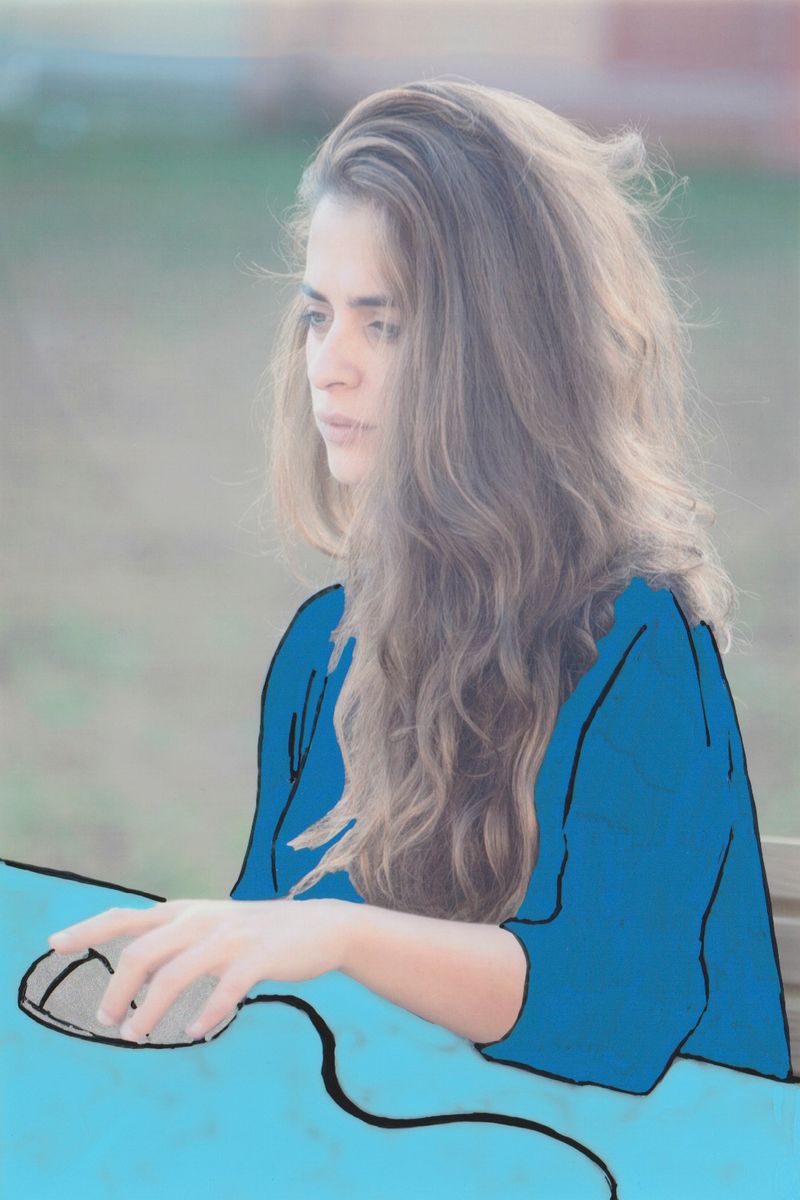 © Ludovica Bastianini - Fabrizia: works as a Barmaid - Graphic designer - Photographer - Waitress - Sales woman