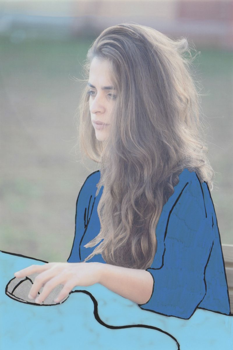 © Ludovica Bastianini - Fabrizia: works as a Barmaid - Graphic designer - Photographer - Waitress - Sales woman