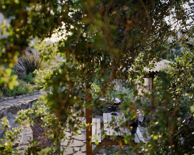 © Paloma Dooley - Brianna Working Outside