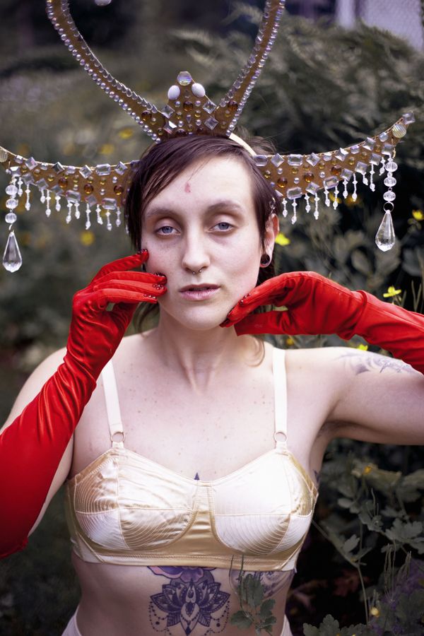 © Emma Parla-Aziz - Erato, as modeled by El