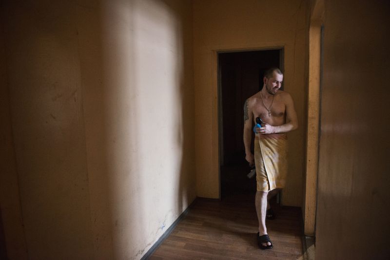 © Pierpaolo Mittica - Trassar after the shower at the end of his shift