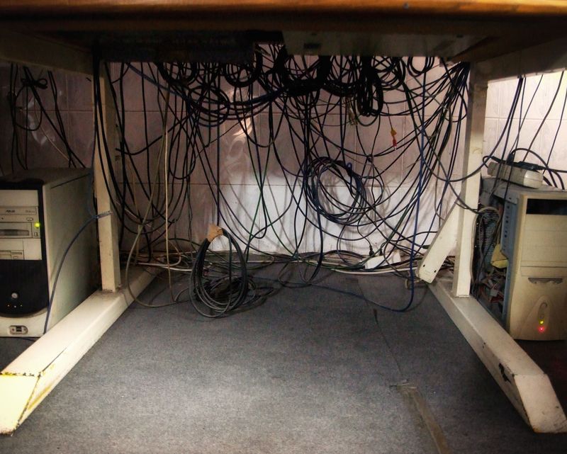 © Davide Palmisano - personal computers in control room