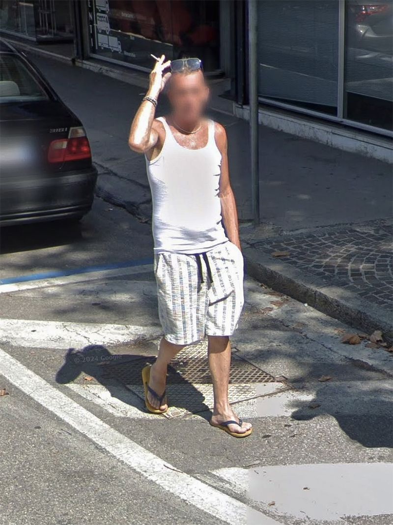 © Lorenzo Vargiu - Cigarettes and Manhole Covers (7)