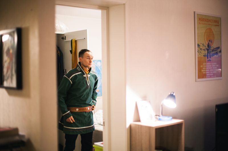 © Tim Boddy - Runar trying out one of his many gákti in his Trømso home.