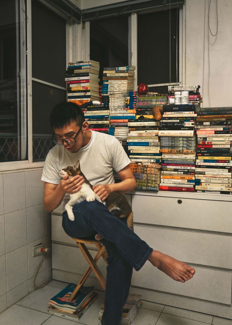 © Kairon(Ren-Kai) Liu - Humans as Hosts: 010