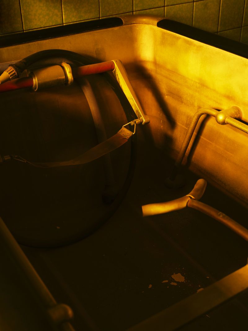 © Karolina Spolniewski - Phosphoric Bath in the Stasi prison hospital for torture purposes.