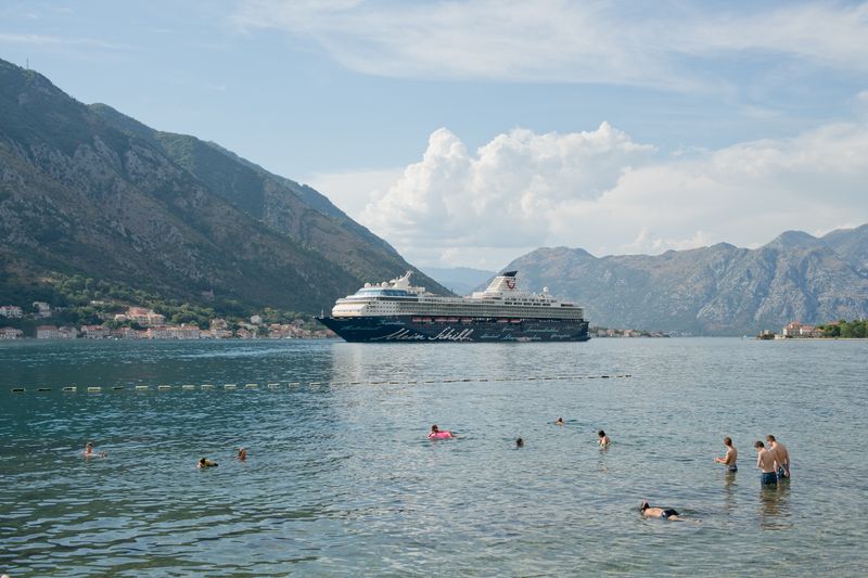 © Riccardo Banfi - Bathers (2016)