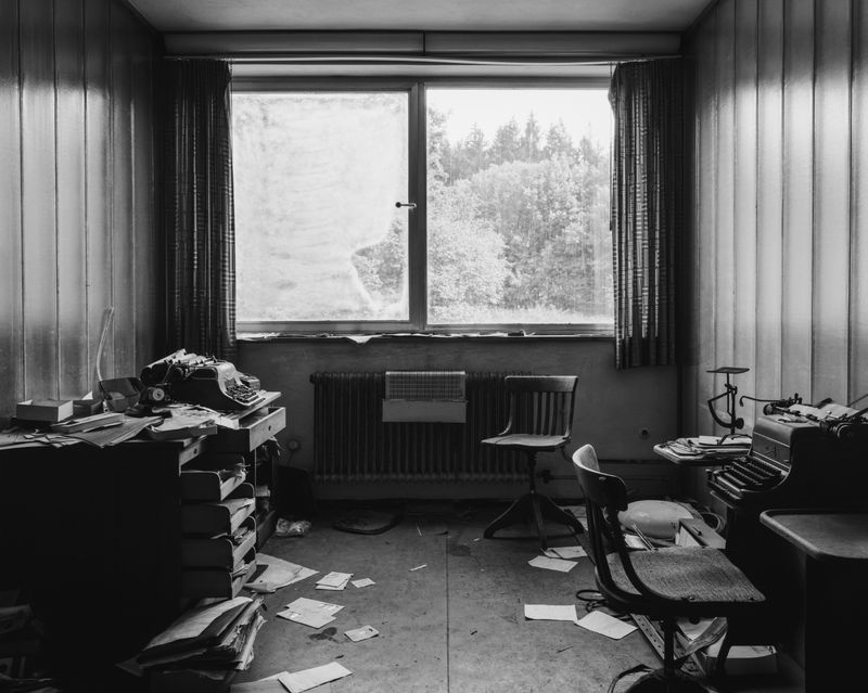 © max.korndoerfer - Abandoned office space