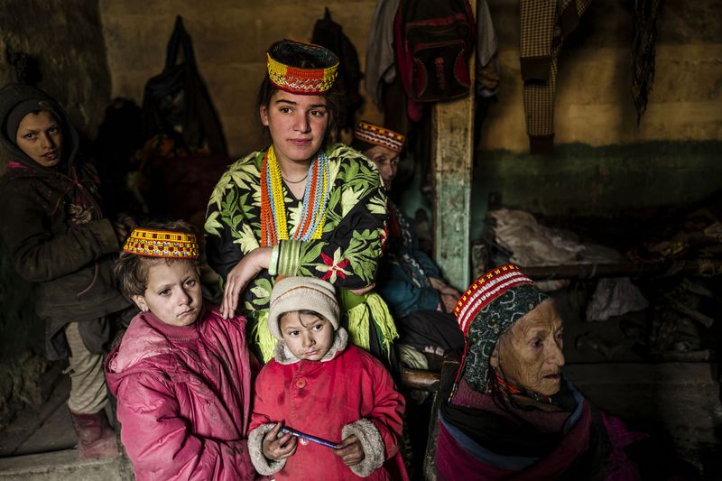 © Sarah Caron - Kalash families after sunset gather in the main room, which acts as a kitchen, dining room as well as bedroom.