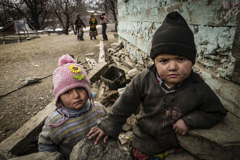 © Sarah Caron - Despite extremely cold weather most of the children remain outdoors during the day.