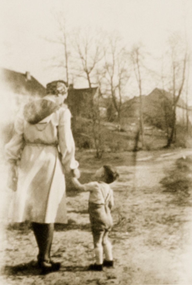 © Angeniet Berkers - Image from the Lebensborn photography project