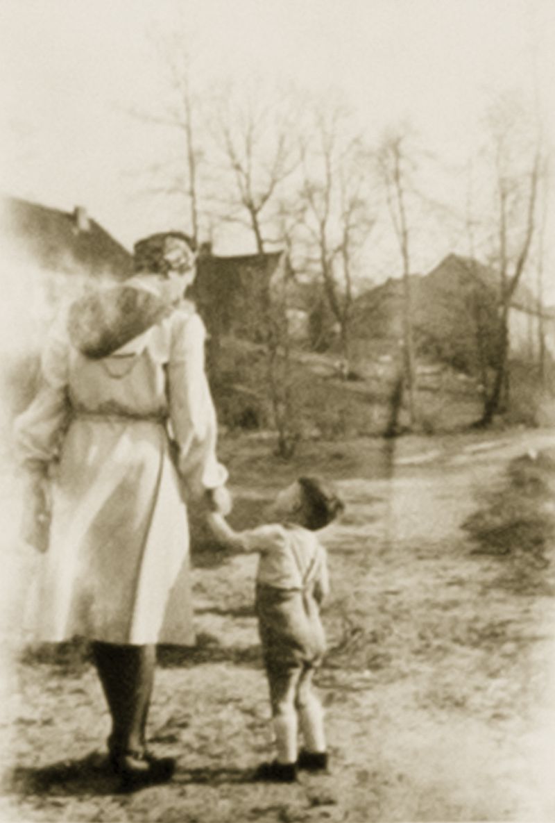 © Angeniet Berkers - Image from the Lebensborn photography project