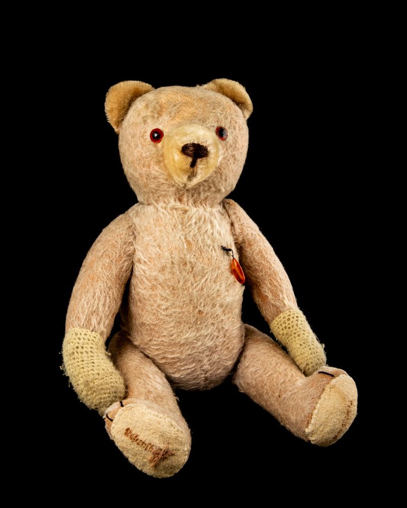 © Angeniet Berkers - Image from the Lebensborn photography project