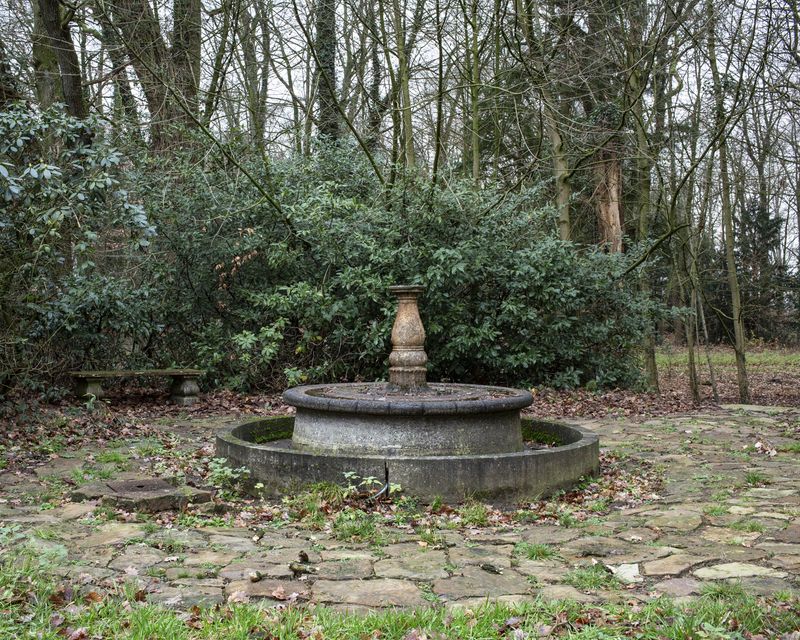 © Angeniet Berkers - The remains of a fountain near Heim Hohehorst.