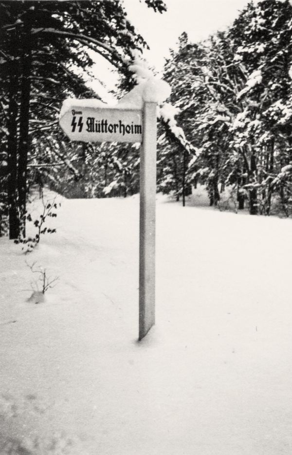 © Angeniet Berkers - Image from the Lebensborn photography project