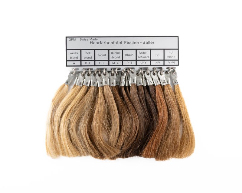 © Angeniet Berkers - A racial hair measurement device.