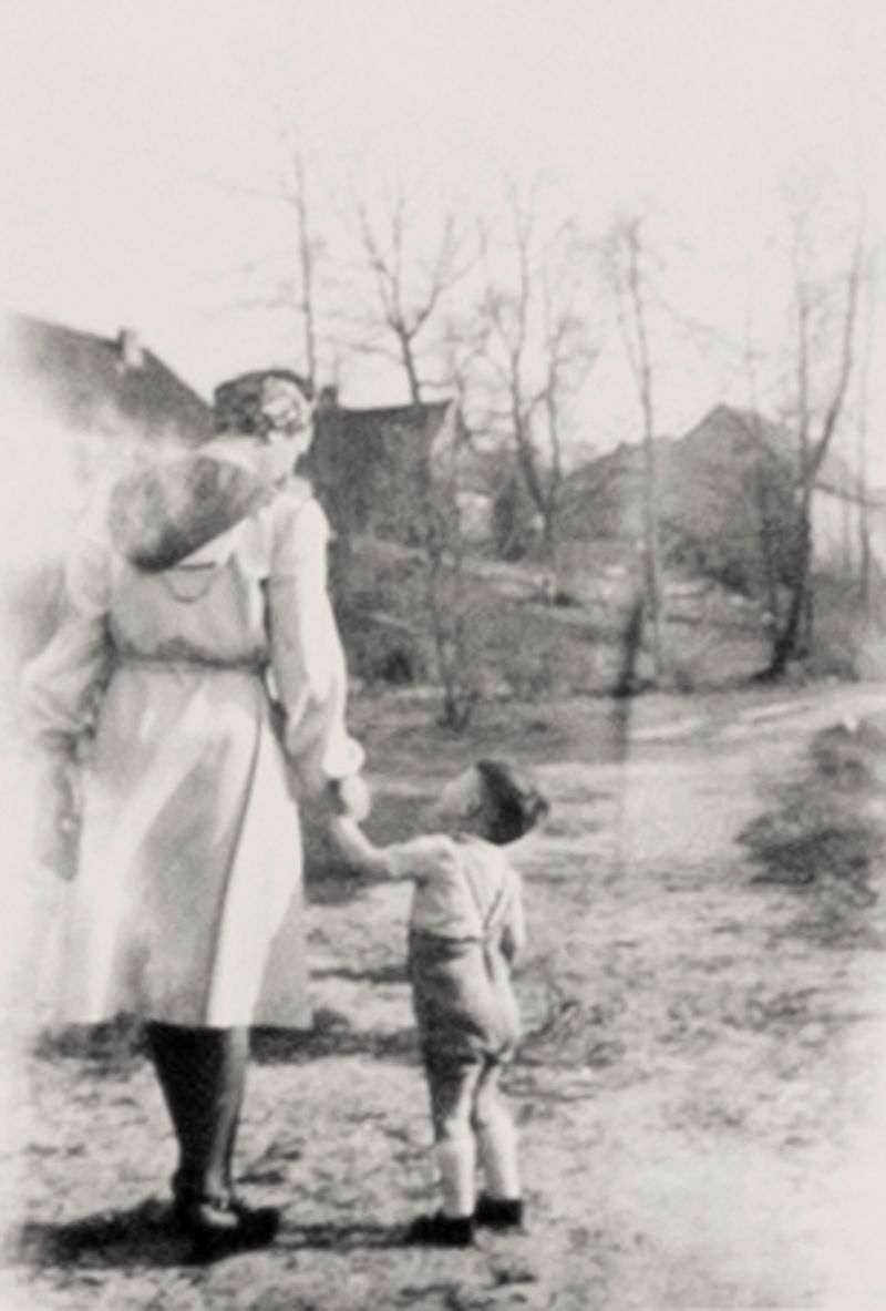 © Angeniet Berkers - Image from the Lebensborn photography project