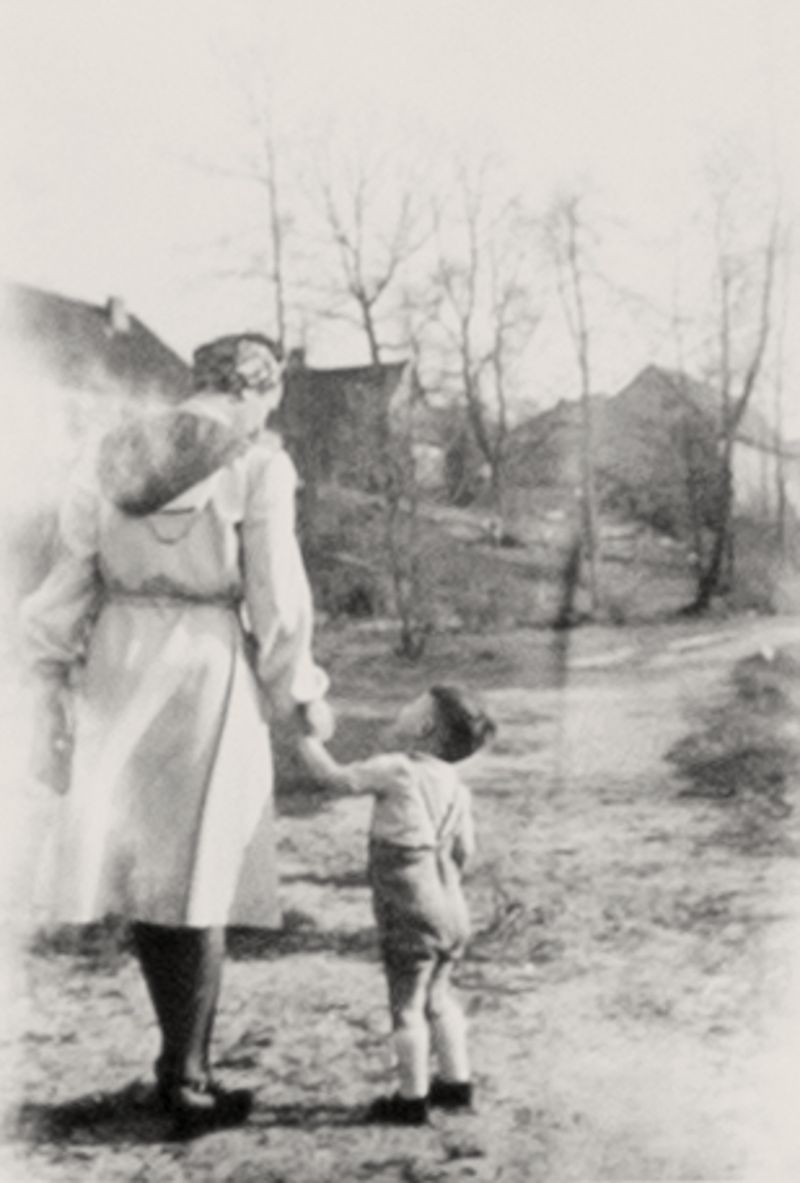 © Angeniet Berkers - Image from the Lebensborn photography project