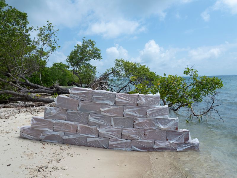 Photobook Review: El Pez Muere Por La Boca by Santiago Escobar-Jaramillo