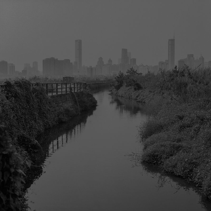 The Blurred Boundaries of a Fast-Changing History