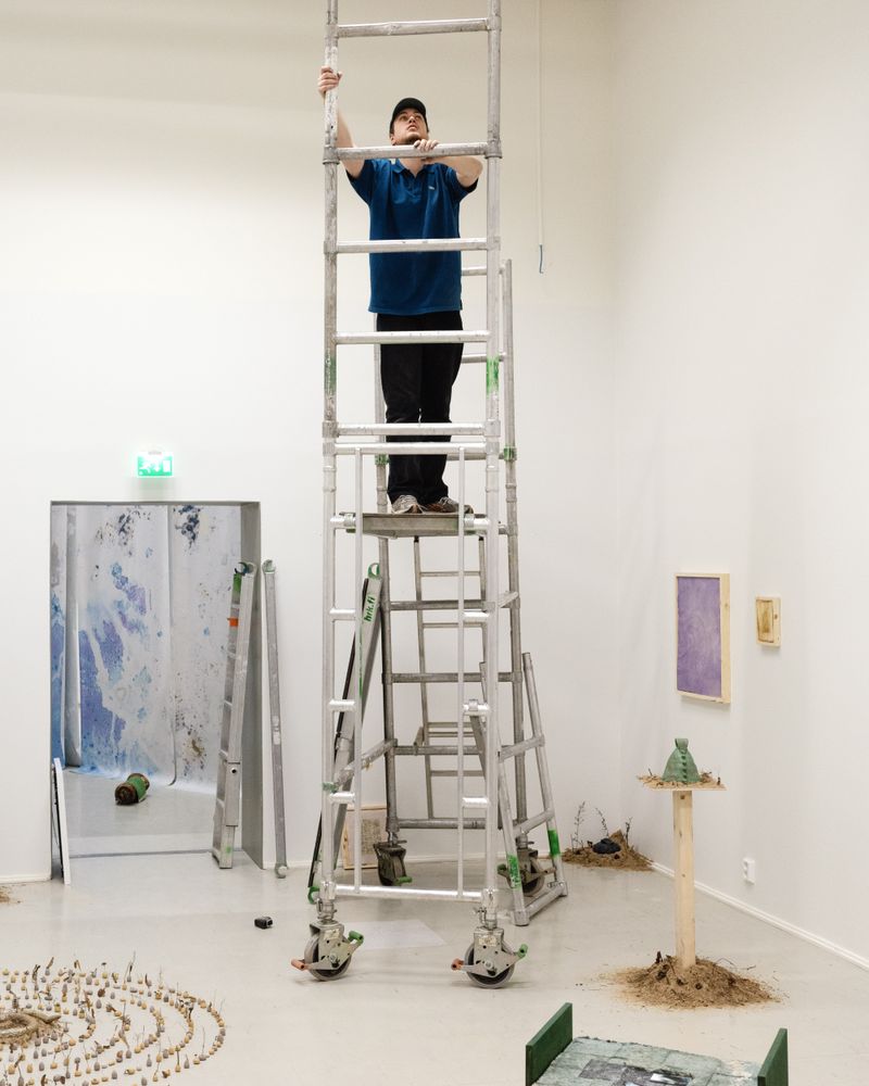 ©Utopias Lahti, Henri Airo building the exhibition "The Apparatus in the Garden"