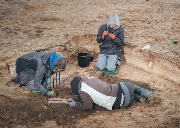 A Photographic Investigation on the Boundary Between Knowledge and Assumption