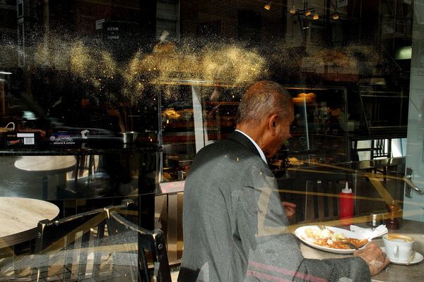 © Marcin Piekalkiewicz. Golden thoughts. London, 2018