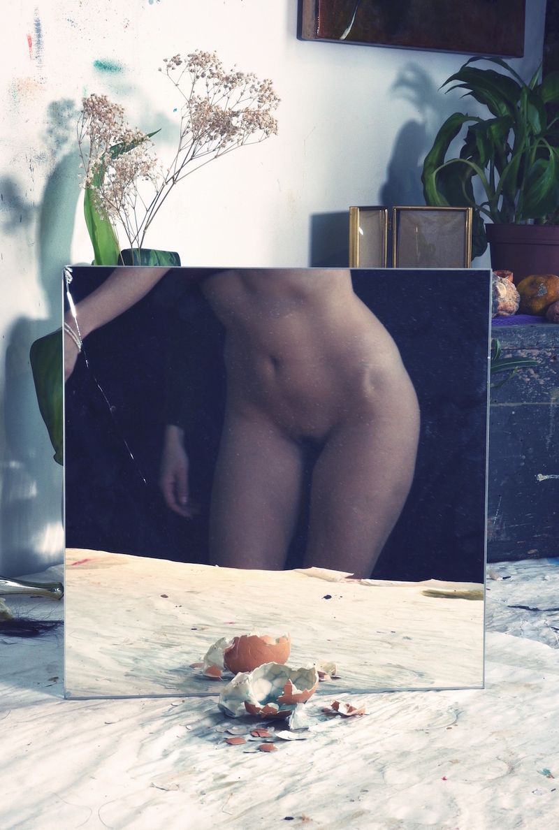 Abstract Scenarios: A Silent Dialogue Between Body and Nature