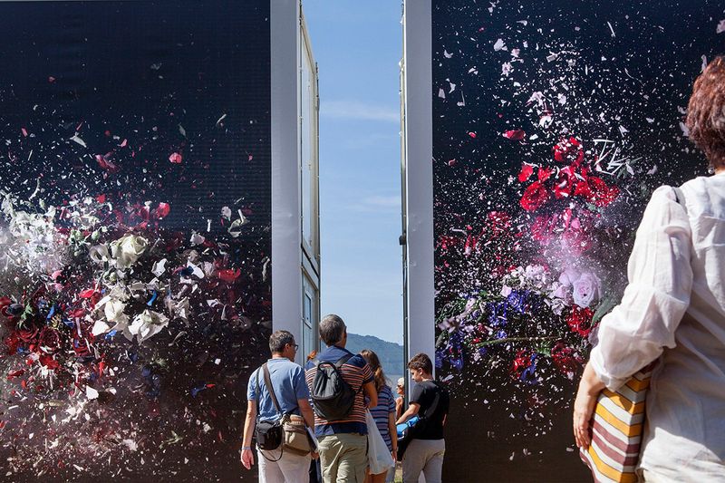 © Juan Gómez. Ori Gersht, Blow Up. Getxophoto, 2016, Time.