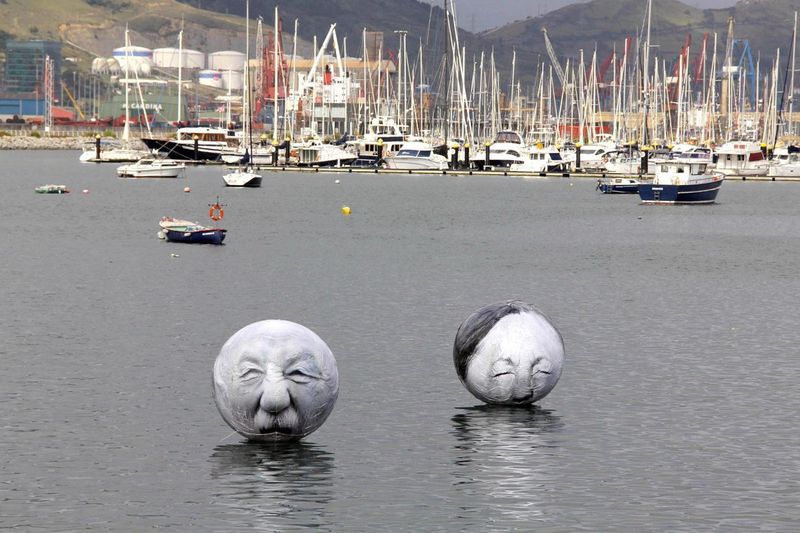 © Juan Gómez. Mentalgassi. Getxophoto, 2010, In Praise Of Leisure.