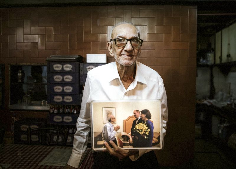 © Aakriti Chandervanshi - Image from the Maska Bun and Migration: Irani Cafés of Bombay photography project