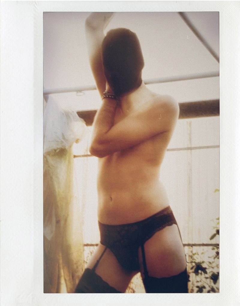 © Olivia Schenker - Image from the Reply to your ad photography project