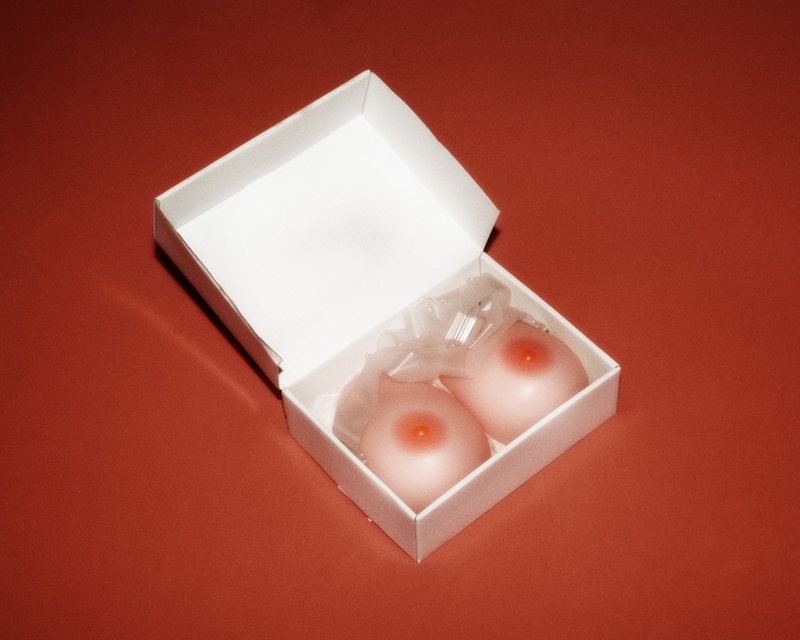 © Olivia Schenker - Image from the Reply to your ad photography project