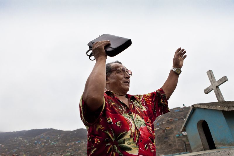 © Guillermo Gutierrez - Man praying with a bible in his hands.
