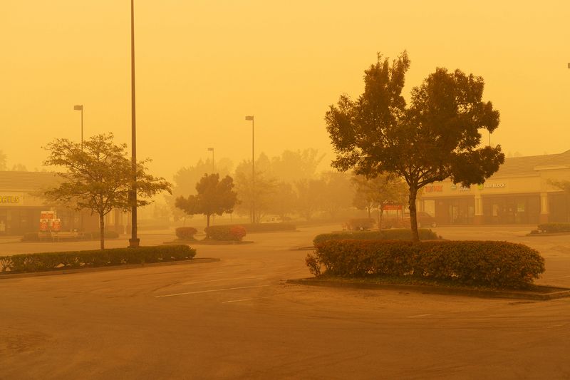 © Jessica Hays - Image from the The Sun Sets Midafternoon photography project