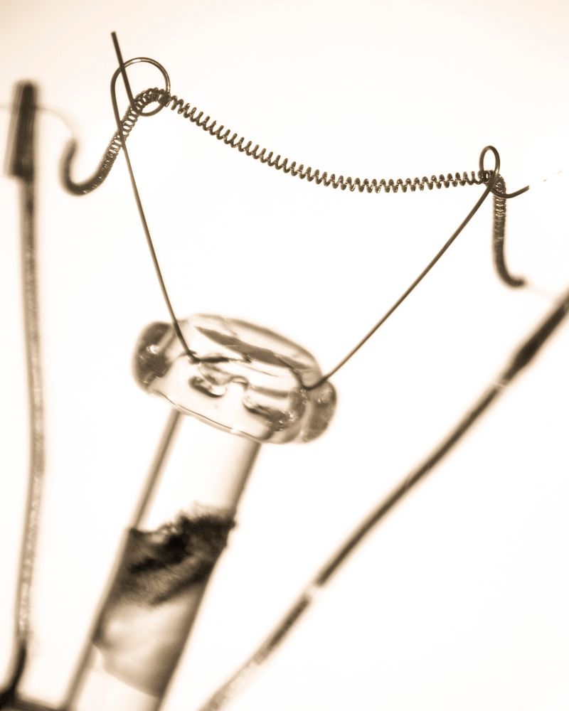 © ROGER GRASAS - Incandescent Tungsten Lamp Filament